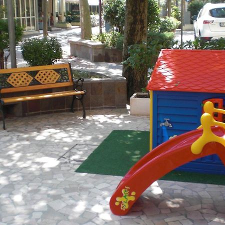 Hotel Silvia Misano Adriatico Kültér fotó