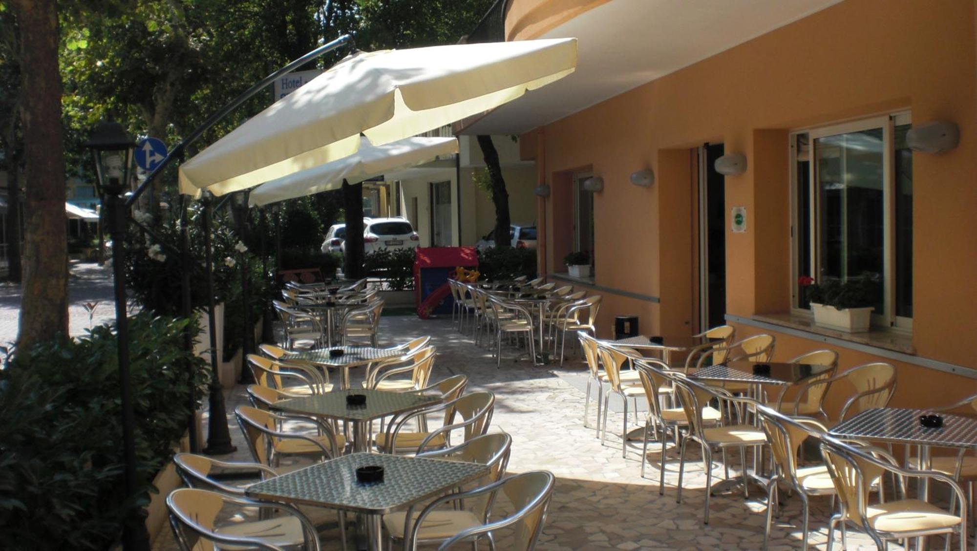 Hotel Silvia Misano Adriatico Kültér fotó