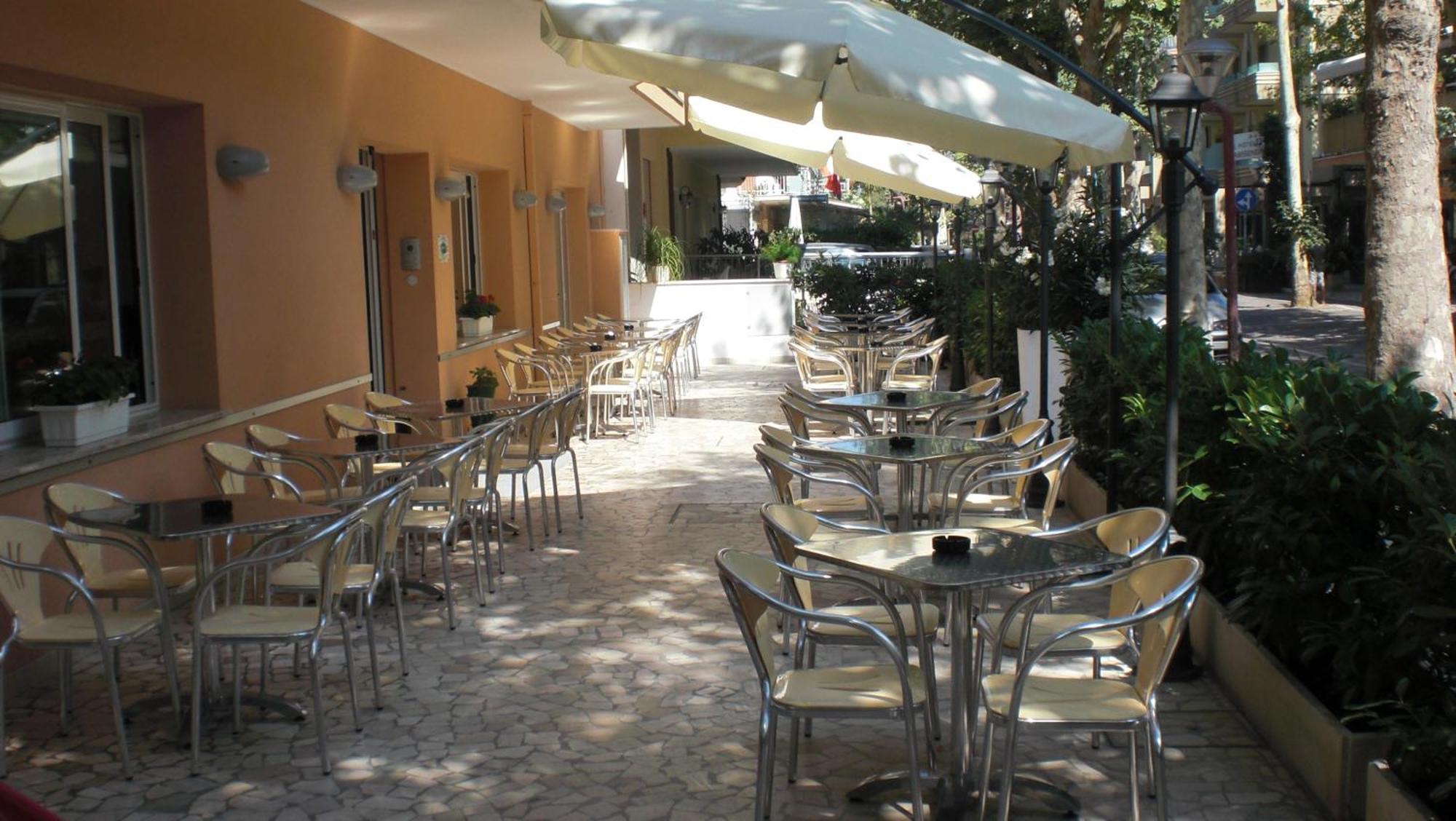 Hotel Silvia Misano Adriatico Kültér fotó