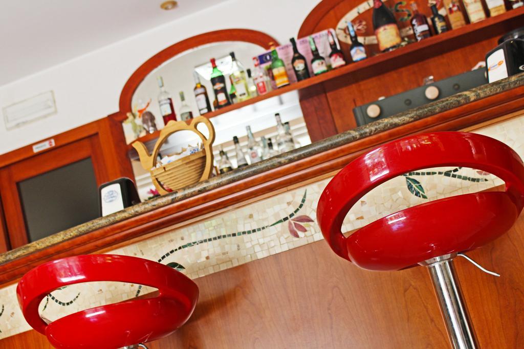 Hotel Silvia Misano Adriatico Kültér fotó