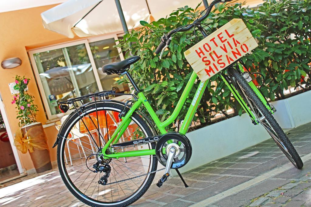 Hotel Silvia Misano Adriatico Kültér fotó