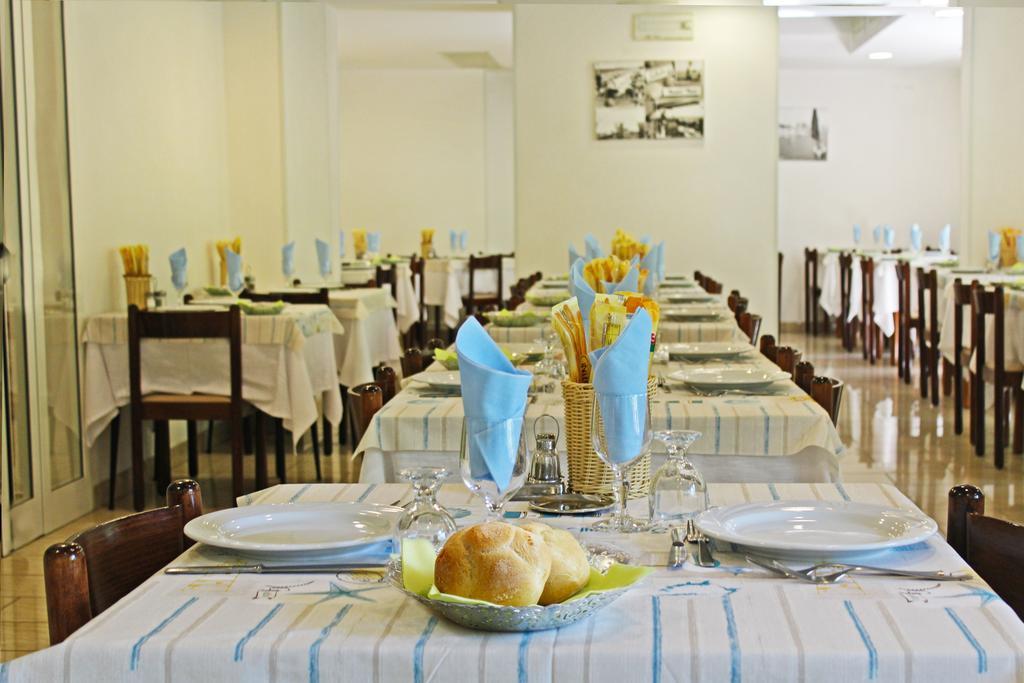 Hotel Silvia Misano Adriatico Kültér fotó