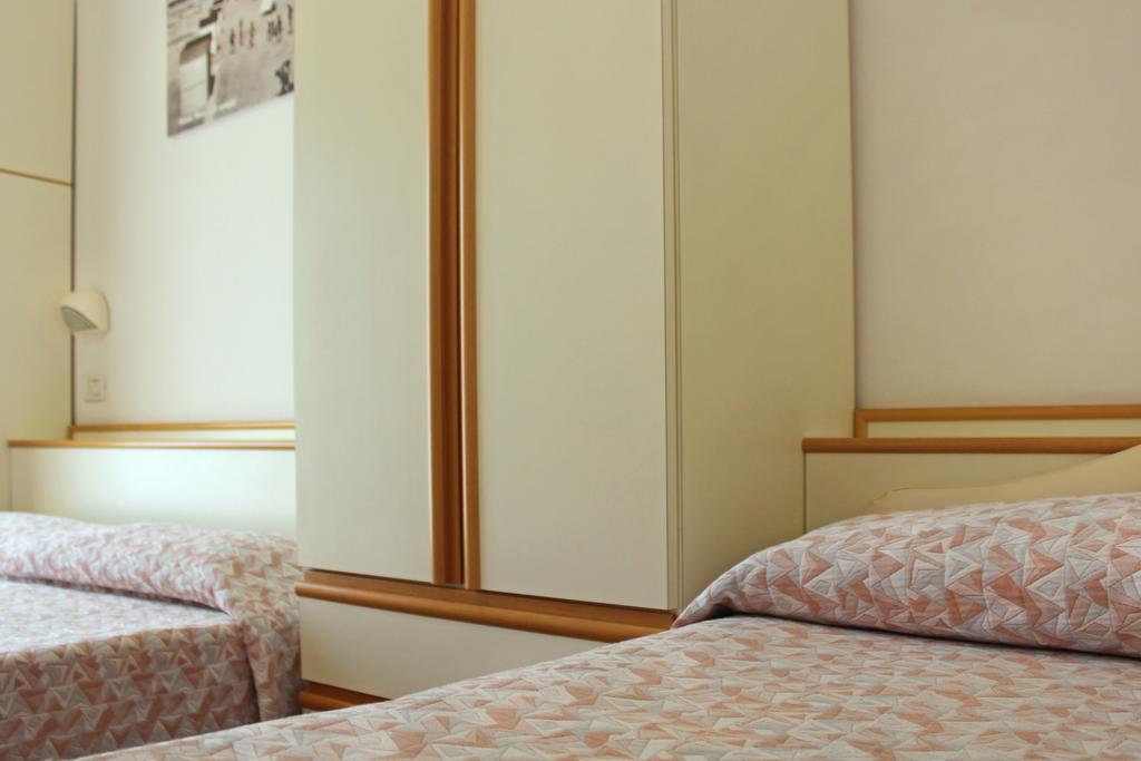 Hotel Silvia Misano Adriatico Kültér fotó