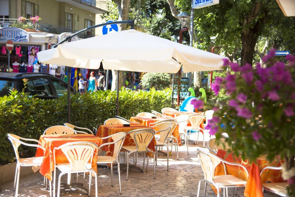 Hotel Silvia Misano Adriatico Kültér fotó